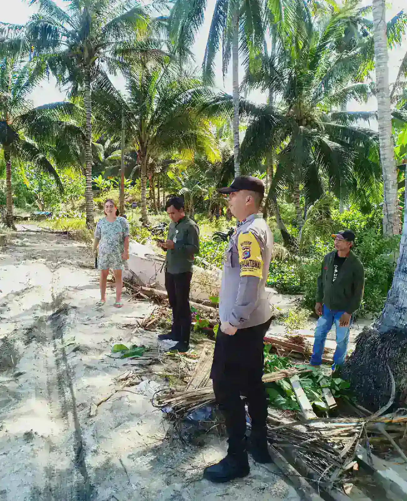 Ciptakan Wisata Pantai Aman dan Nyaman, Polsek Lembean Timur Gelar Patroli Cipkon & KRYD Humanis